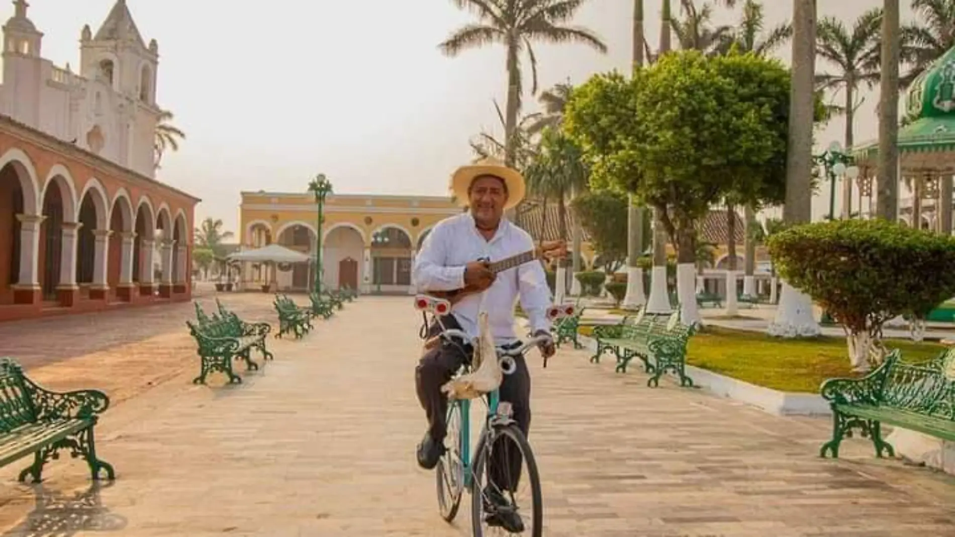 Bici en Tlacotalpan 2 - Cortesía Arizbe Aguirre